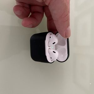 Apple AirPods